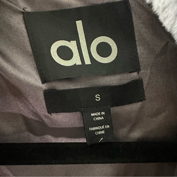 ALO YOGA FAUX FUR FOXY JACKET in FOG SZ S - Picture 6 of 11